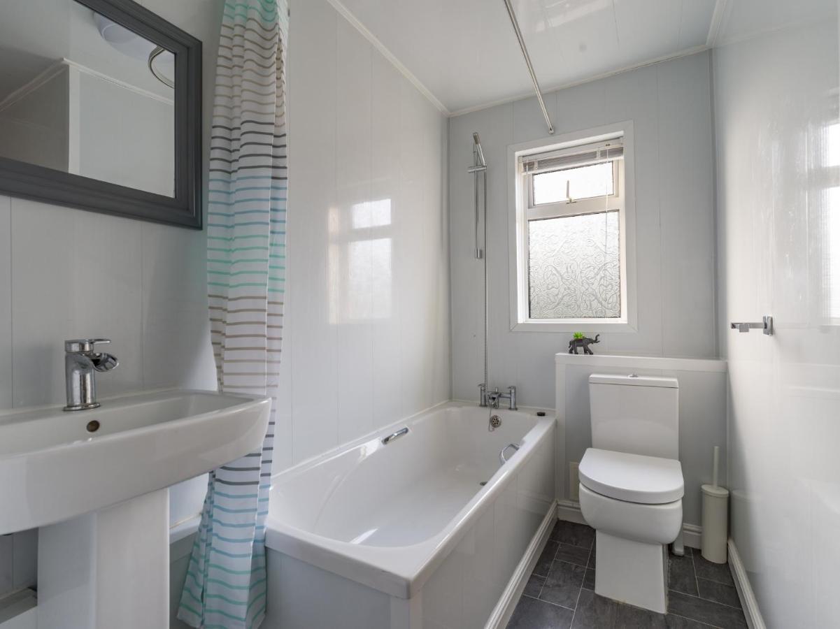 Chestnut House- 2 Bedroom House In Ashington, Northumberland Apartment *