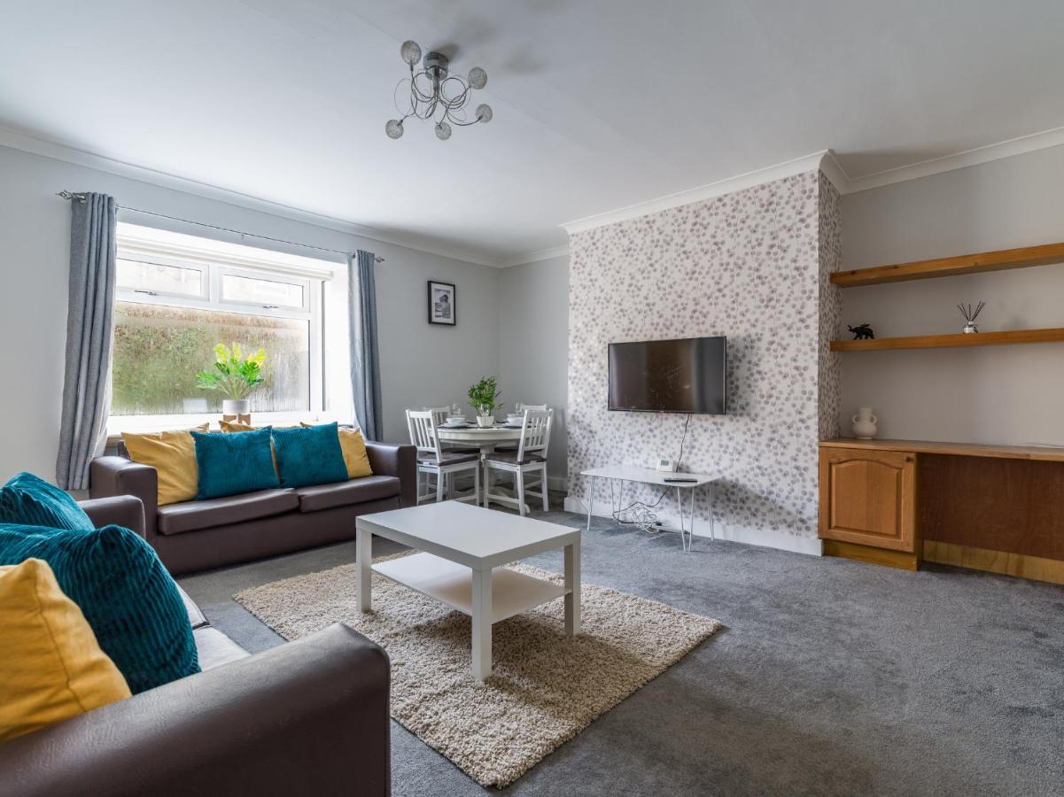 Chestnut House- 2 Bedroom House In Ashington, Northumberland Apartment *